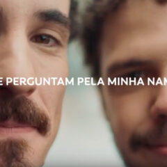 Colgate exibe casal gay em nova campanha publicitária para TV