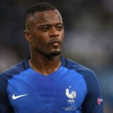Jogador francês revela homofobia no futebol e diz: “Pelo menos dois jogadores por clube são gays”