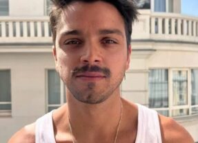 Rodrigo Simas se assume bissexual e manda recado