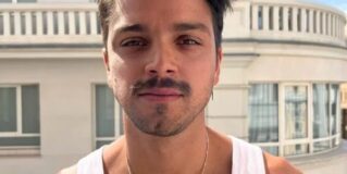 Rodrigo Simas se assume bissexual e manda recado