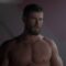 Vídeo de Chris Hemsworth treinando chama atenção por seus grandes dotes