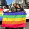 Capitão do Exército Brasileiro beija namorado na Parada LGBT+