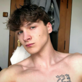 O novo CamBoy Josh Waller está aqui para experimentar coisas novas no Flirt4Free
