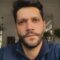 Armando Babaioff desabafa sobre a censura do beijo gay recentemente nas novelas: “Que avanço a gente teve?”