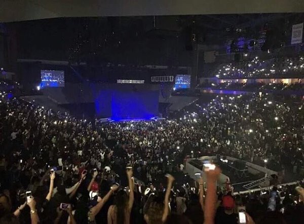 Rihanna estreia sua nova tour com um show maravilhoso!