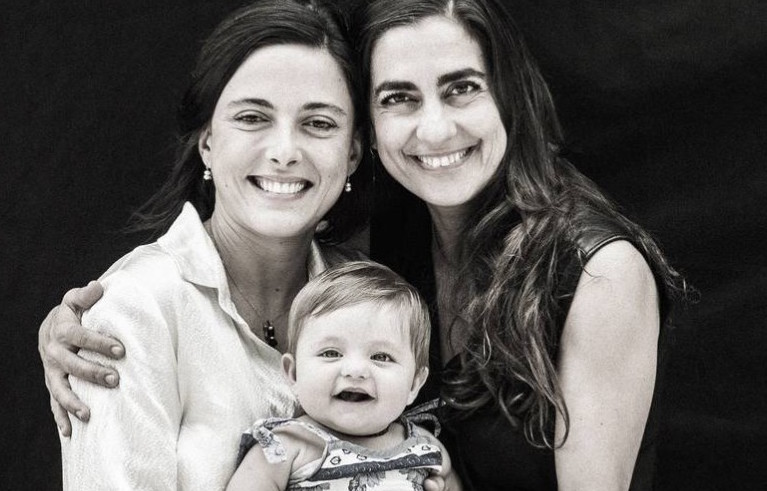 Atriz Carol Machado integra livro com 28 famílias LGBT