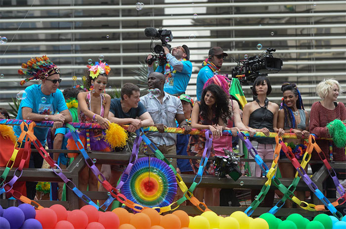 Elenco de “Sense8” arraza na 20ª Parada Gay de SP