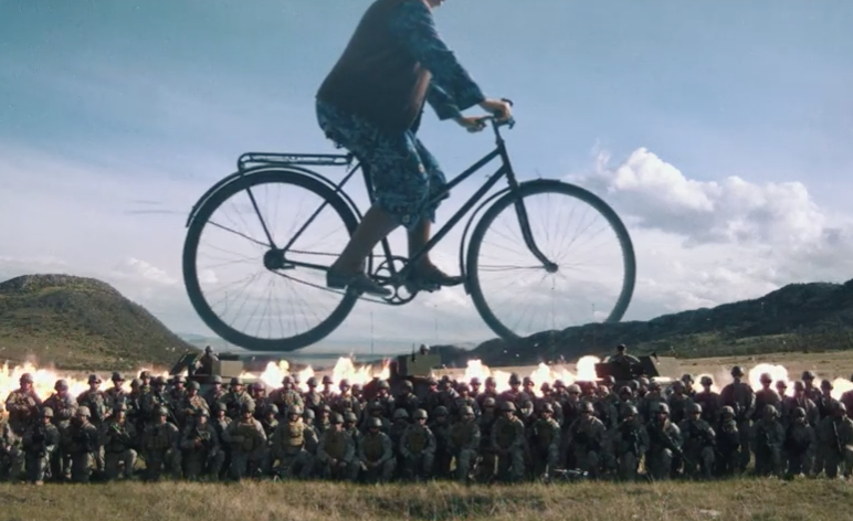Coldplay brinca com as perspectivas da vida em “Up&Up”
