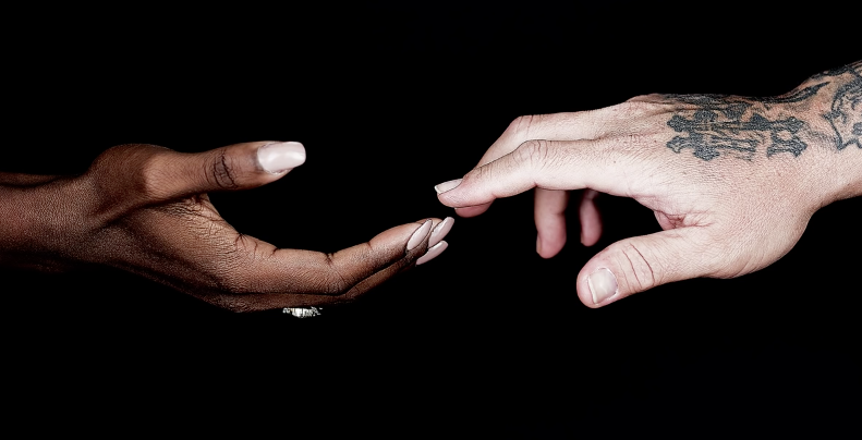 “Hands”, um hino para as vítimas de Orlando