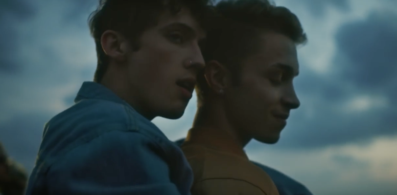 Troye Sivan celebra o amor em novo vídeo de Wild!