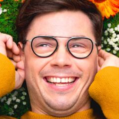 Série da Netflix sobre jovem gay com paralisia cerebral é renovada para segunda temporada