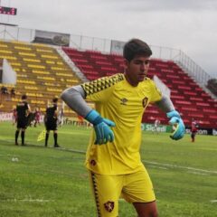 Goleiro do Sport é vítima de gritos homofóbicos