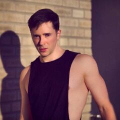 Ator gay é proibido de doar plasma para pesquisa de vacina do Covid-19