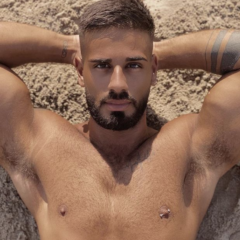 Enfermeiro italiano vira gogo boy em corredor de hospital ao som de hit clássico da Taylor Swift