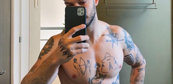 Cachorro de Federico DeVito fica chocado com selfie peladão no espelho ;)