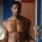 Ex-assistente de Michael B. Jordan revela que ator sempre dava em cima dele: “Andava o tempo todo de cueca”