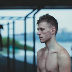 Conheça Linus Lewandowski, o campeão de natação que vem lutando contra a opressão LGBTQ+ na Polônia