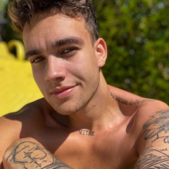 Filho de Solange Almeida causa na web com foto da barriga de tanquinho após perder 75 Kgs