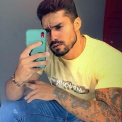 Arcrebiano, do ‘BBB 21’, exibe pelos pubianos e web vai à loucura