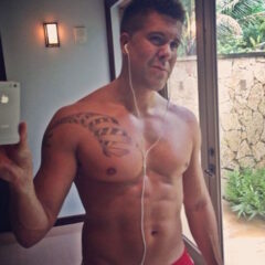 Astro de reality imobiliário que já atuou como ator pornô gay fala sobre passado erótico: “Me trouxe onde estou hoje”