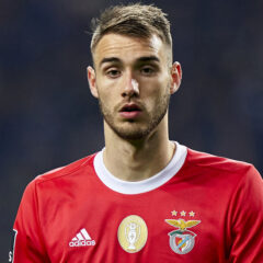 Transmissão ao vivo do SporTV flagra jogador português pelado no vestiário