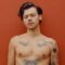 Harry Styles dança com criadora de Fleabag em clipe estiloso