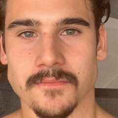 Vídeo: Nicolas Prattes exibe corpão pós-treino e volumão em shorts impressiona