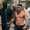 Victor Ferraz faz o dominador e leva homem para passear na coleira em plena Avenida Paulista