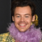 Grammy 2021: Harry Styles canta e apresentador brinca: “meninas, ele vai roubar seu vestido”