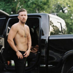 Cantor country fala sobre recepção positiva após sair do armário: “Se soubesse, teria feito antes”