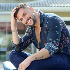 Arthur Picoli mostra corpo musculoso ao posar de sunga: “Musão”