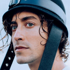 “Agora até que estou bem hétero”, brinca Jesuita Barbosa sobre sexualidade