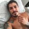 Douglas Sampaio lembra experiência sexual com homem e fala sobre nudes vazadas: “Eu não ligo muito”