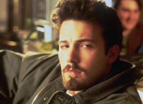 Ben Affleck admite “homofobia internalizada” durante cena beijo gay em filme dos anos 1990