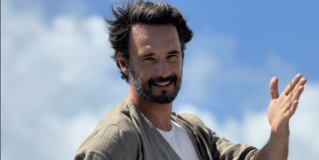 Alan Ritchson e Rodrigo Santoro vão brigar em novo filme: Ator brasileiro será vilão do próximo projeto da estrela de Reacher