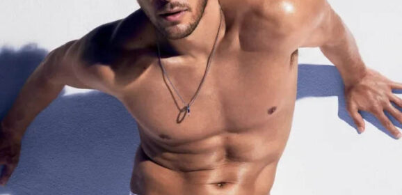 Cooper Koch protagoniza nova campanha de cuecas da Calvin Klein