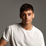 Tom Daley diz ter problemas com o espelho mesmo no auge da forma física: “Odeio minha aparência”