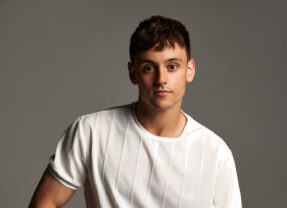 Tom Daley diz ter problemas com o espelho mesmo no auge da forma física: “Odeio minha aparência”