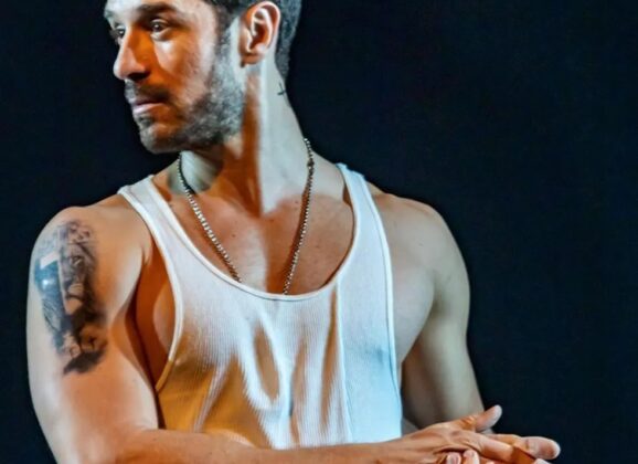 Peça sobre garoto de programa repercute ao abordar violência e desigualdade