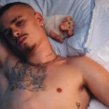 Filho de David Beckham fará estreia como ator em romance LGBT+