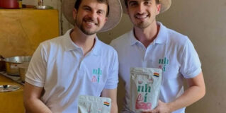 Irmãos gays assumem produção de café que expressa representatividade