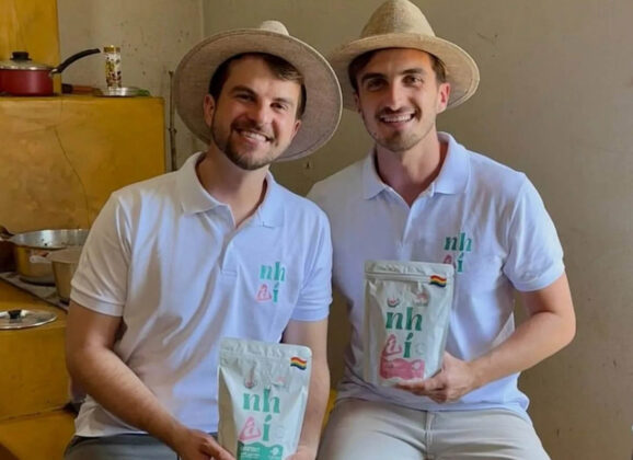 Irmãos gays assumem produção de café que expressa representatividade